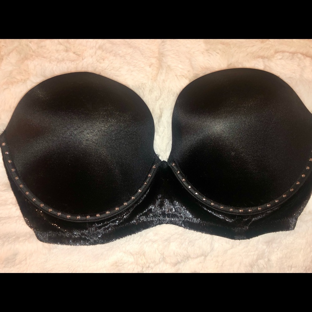 Victoria’s Secret strapless bra